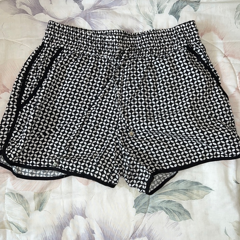 Loose pattern shorts